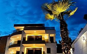 White Pearl Apartments - New